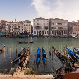 https://design-apartment-with-balcony-on-the-grand-canal.hotelinveneto.com